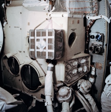 File:Apollo 13 LiOH mailbox AS13-62-8929.jpg